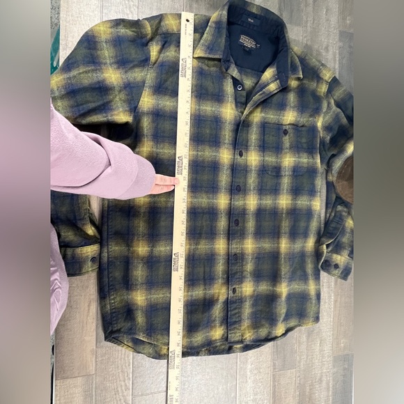 Pendleton Men's Elbow-Patch Wool Trail Shirt in a Yellow and Blue Plaid - Picture 6 of 8